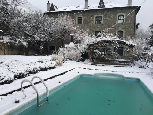 Peldbaseins, Cal Quimet in Rialp