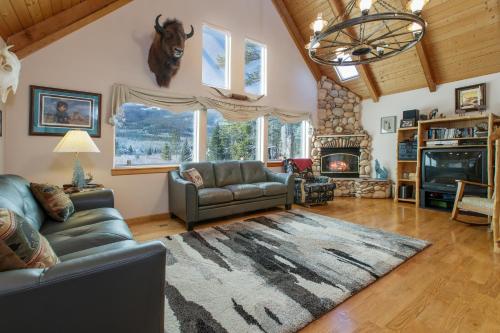 Two-Bedroom Cabin in Frisco - image 8