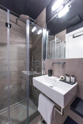 Charming Roma - image 10