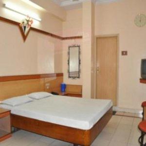 Hotel Vishnu Residency Ideally located in the Suryabagh area, Hotel Vishnu Residency promises a relaxing and wonderful visit. Both business travelers and tourists can enjoy the propertys facilities and services. Service-mi