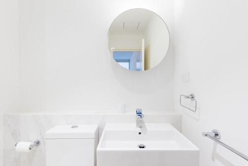 Amazing location 1BR apartment in Melbourne CBD