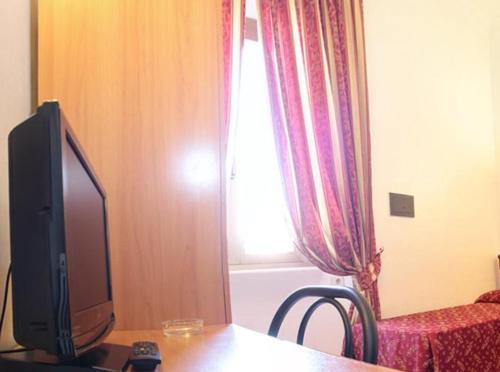 Hotel Euro Quiris - image 6