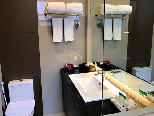 room detail thumbnail 2
