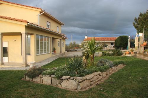 สวน, Quartos em vivenda serra da Estrela in โคโลริโค ดา ไบรา