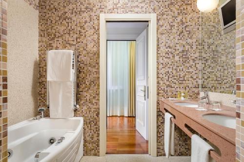 Eurostars Centrale Palace Hotel - image 13