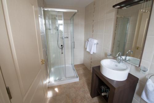 Connemara Lake Hotel 5
