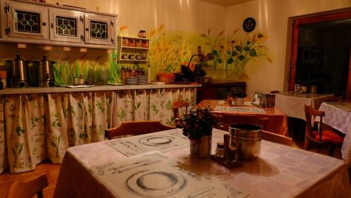 อาหารและเครื่องดื่ม, "0" Sterne Hotel Weisses Rossl in Leutasch/Tirol in กัสเซอ