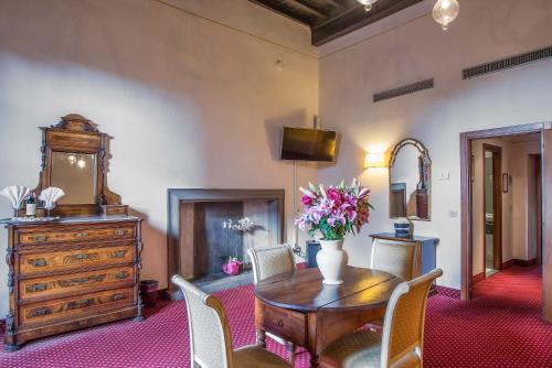 Hotel Paris - image 13