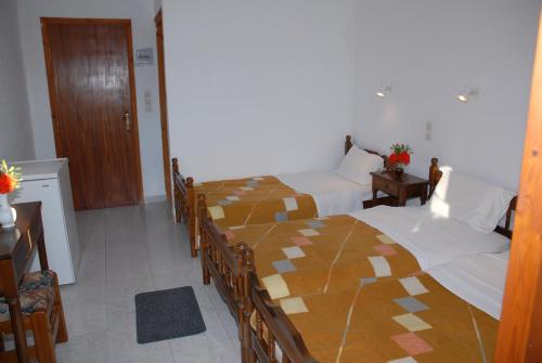 Rent Rooms Katerina in Adelianos Kampos