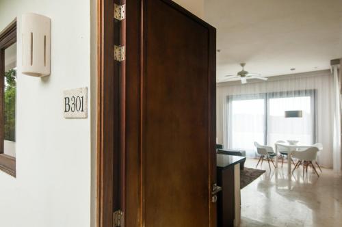 Penthouse Apartment with Private Pool and Jacuzzi image 9