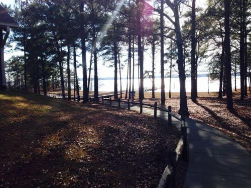 在meiguo.com看到的George T. Bagby State Park and Lodge的介绍图片