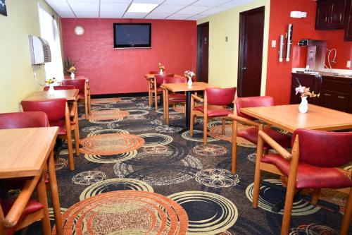 Regency Inn & Suites Faribault