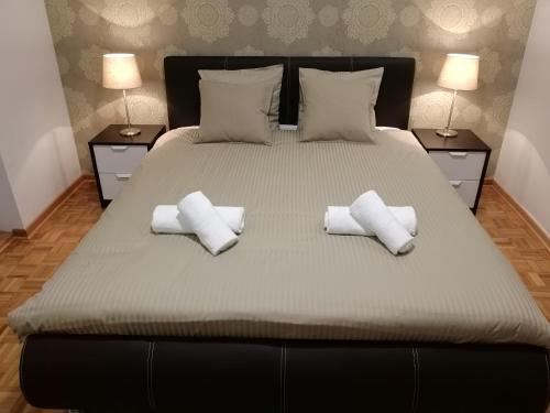 

Eleven And A Half Apartment