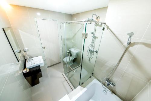 room detail thumbnail 2