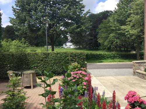  Belle Vue Vakantieappartement, Pension in Genoelselderen bei Bassenge