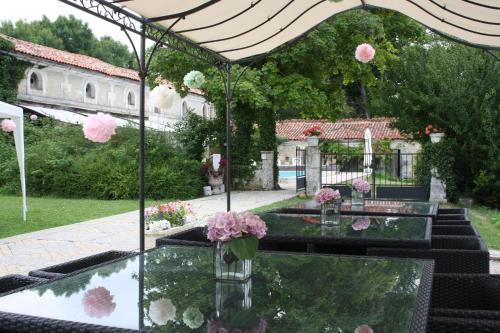 Chateau de Fayolle BnB La Dérame