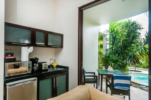 Mak Nuk Village - Clothing Optional Room Type - Swim up Studio