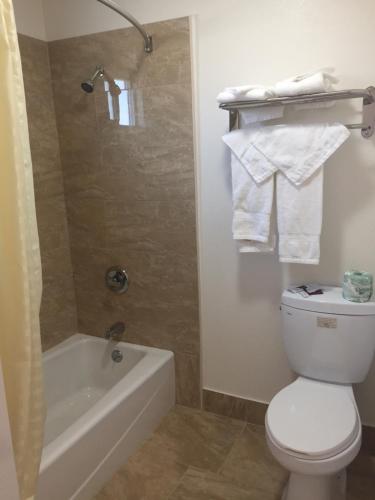 Welcome Inn & Suites Anaheim - image 3