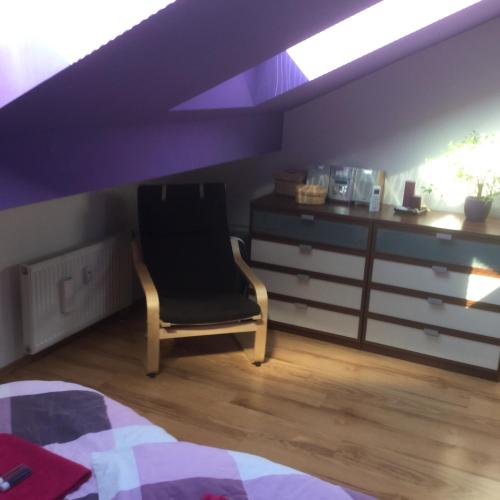 Sunny Two-story Apartment Kyje, Praha (fotografie 10)