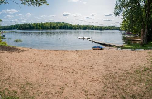 Strand, Noble Motel in Moore Falls
