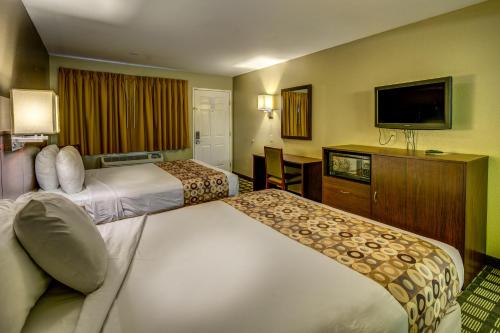 2 queen beds