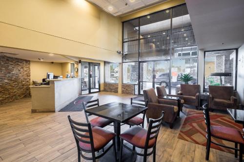 Lobby, Travelers Inn - Phoenix in Fênix (AZ)