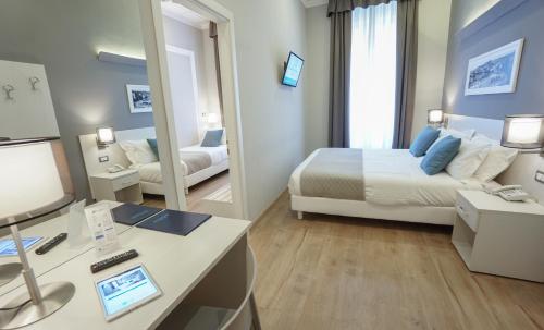 1 king bed, 2 twin beds