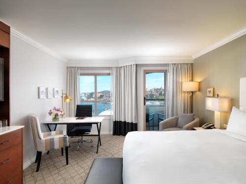 Signature Harbour View Room: King Bed