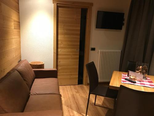 Alpen Hotel Chalet - image 9