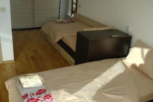 TOP CENTER  MODERN AND QUIET APARTMENT - image 4