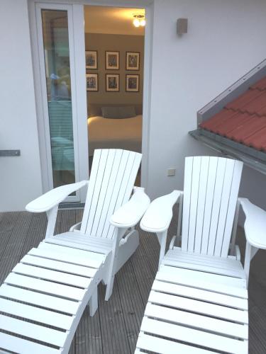 Apartment with Sea View image 2