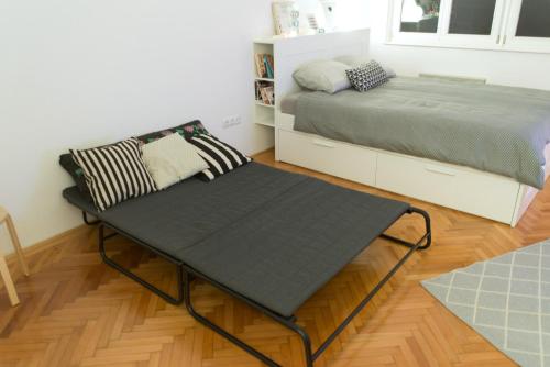 Stylish Boutique Apartment - image 2