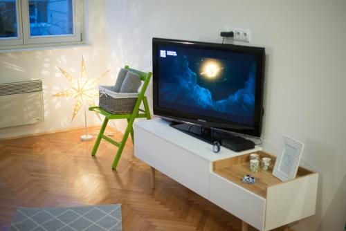 Stylish Boutique Apartment - image 3