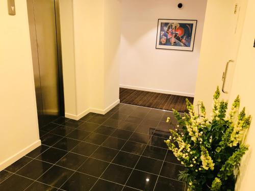 Glasgow Central Station SKYLINE Apartment with Parking (2 bedrooms 2 bathrooms 1 living room-Kitchen) - image 4