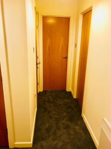 Glasgow Central Station SKYLINE Apartment with Parking (2 bedrooms 2 bathrooms 1 living room-Kitchen) - image 6