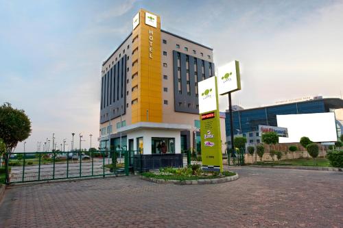 . Hotel Caspia Pro Greater Noida