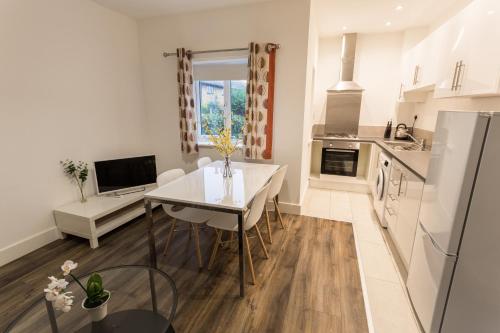 Meridian Apartment Suites - image 5