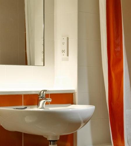 Travelodge Belfast - image 7