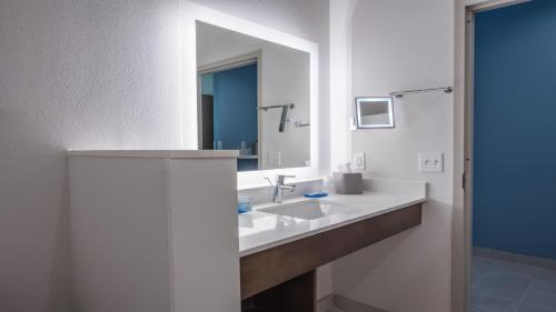 Holiday Inn Express & Suites - Dripping Springs - Austin Area, an IHG Hotel in Dripping Springs, USA