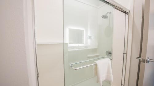 Double Room Hearing Accessible with Shower - Non-Smoking
