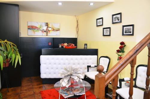 Vestíbulo, Ze Luis in Chaves