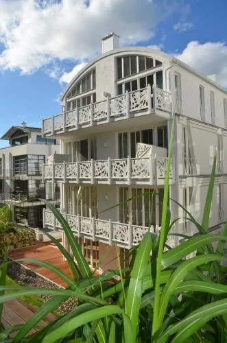 Villa Johanna in Sellin - WG 13 mit Kamin und zwei Balkonen in Ostseebad Sellin, Deutschland