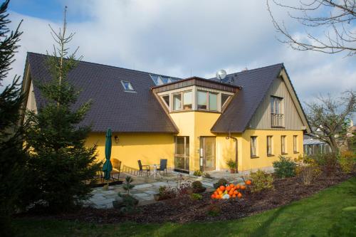 Exterior view, Pension Raupennest mit Blockhaussauna in Jenkwitz