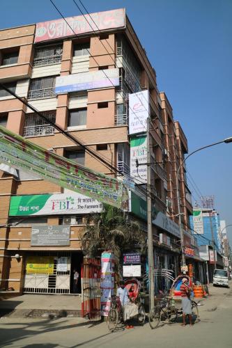 Unterkunft von außen, Japanese lodge hydrangea in Dhaka