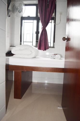 Single Room image 3
