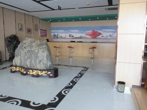 Thank Inn Plus Hotel Shandong Jining Zhoucheng Yishan South Road Ideally located in the Zoucheng area, Thank Inn Plus Hotel Shandong Jining Zhoucheng Yis promises a relaxing and wonderful visit. Both business travelers and tourists can enjoy the propertys faciliti