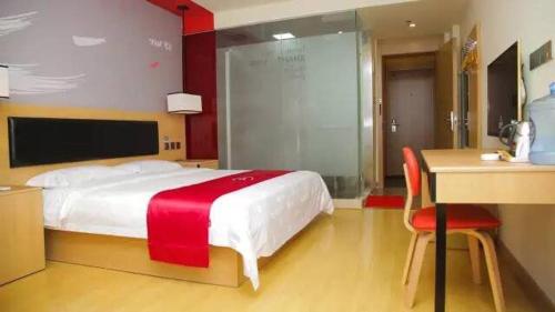 Thank Inn Chain Hotel Guangdong Shanwei Haifeng County Erhuan Dongnanqiao Thank Inn Chain Hotel Guangdong Shanwei Haifeng Co is conveniently located in the popular Haifeng area. Featuring a satisfying list of amenities, guests will find their stay at the property a comforta