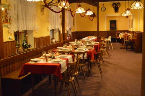 Restorāns, Chata Ramzovské sedlo & Wellness (Chata Ramzovske sedlo & Wellness) in Ostruzna