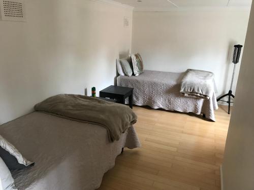1 double bed, 2 twin beds