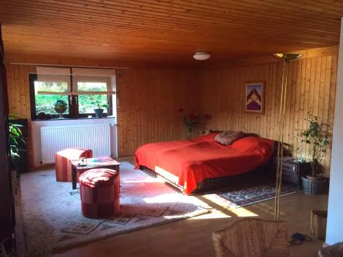 schones Zimmer in Gimmeldingen/ Konigsbach in Neustadt an der Weinstraße, Deutschland
